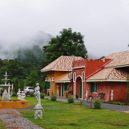 Cinque Terre Resort Thong Pha Phum Bagian luar foto