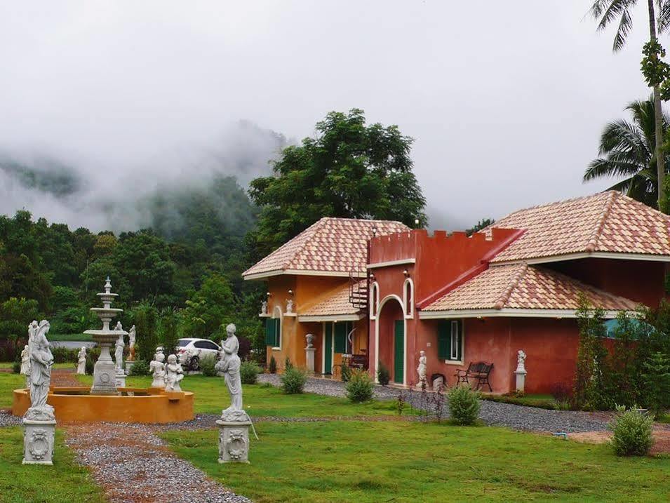 Cinque Terre Resort Thong Pha Phum Bagian luar foto